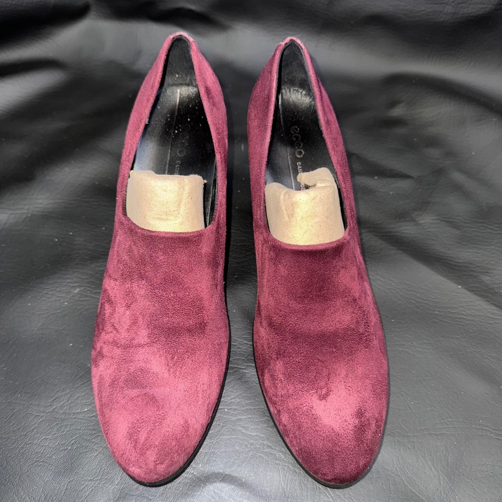 ECCO Burgundy Suede High Vamp Pumps Leather Heel Danish Design Size 40 Womens